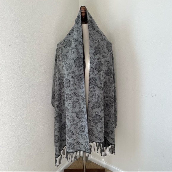 Cashmink V. Frass Soft Acrylic Fringed Black and‎ Gray Scarf - Picture 3 of 8